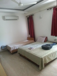 luxury paying guest accommodation for girls on rent in Delhi, India